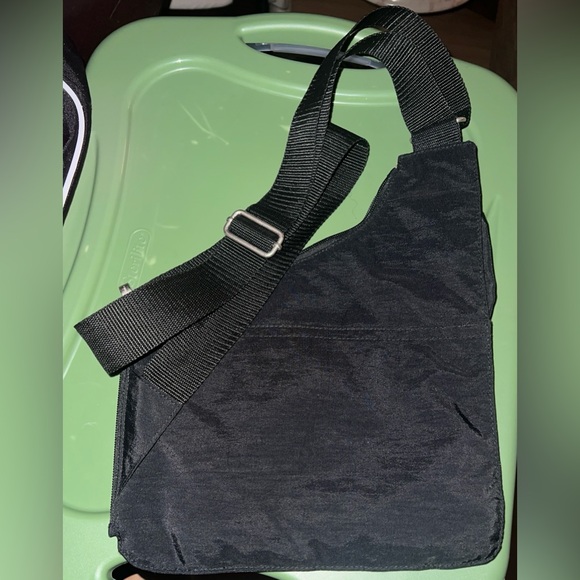 Baggallini Black Nylon Ergonomic Unisex Sling Crossbody Bag Lightweight - Picture 6 of 14